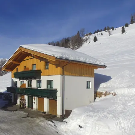 Cozy Holiday On Slopes In 마리아알름암스타이너르넨미어